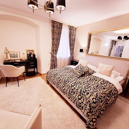 Hotel Livadic Самобор Экстерьер фото