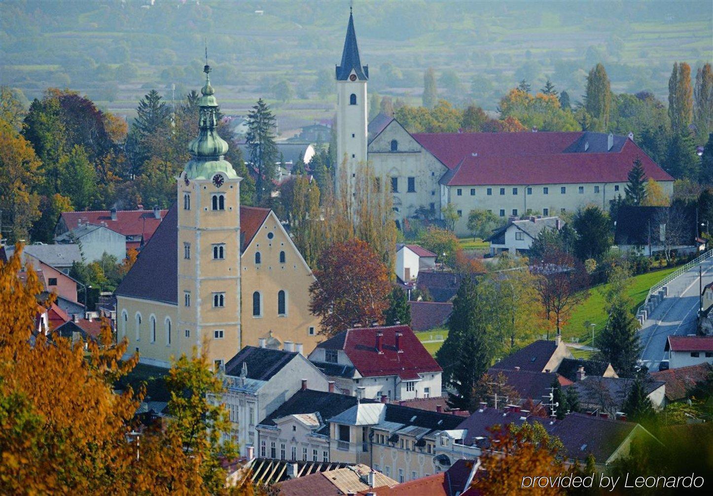 Hotel Livadic Самобор Экстерьер фото
