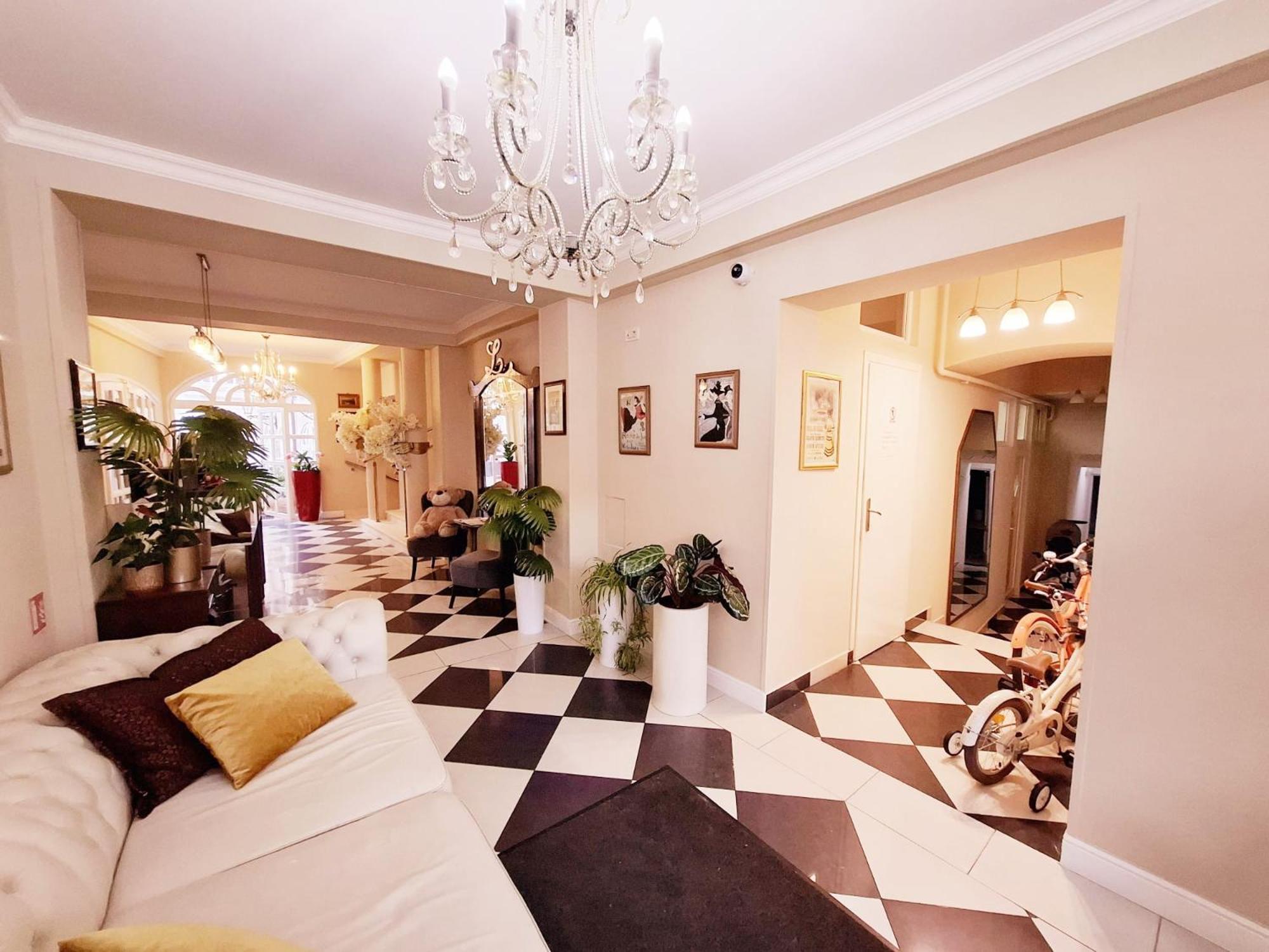 Hotel Livadic Самобор Экстерьер фото